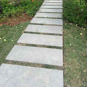 齐齐哈尔 芝麻黑小区踏步、汀步石铺装效果