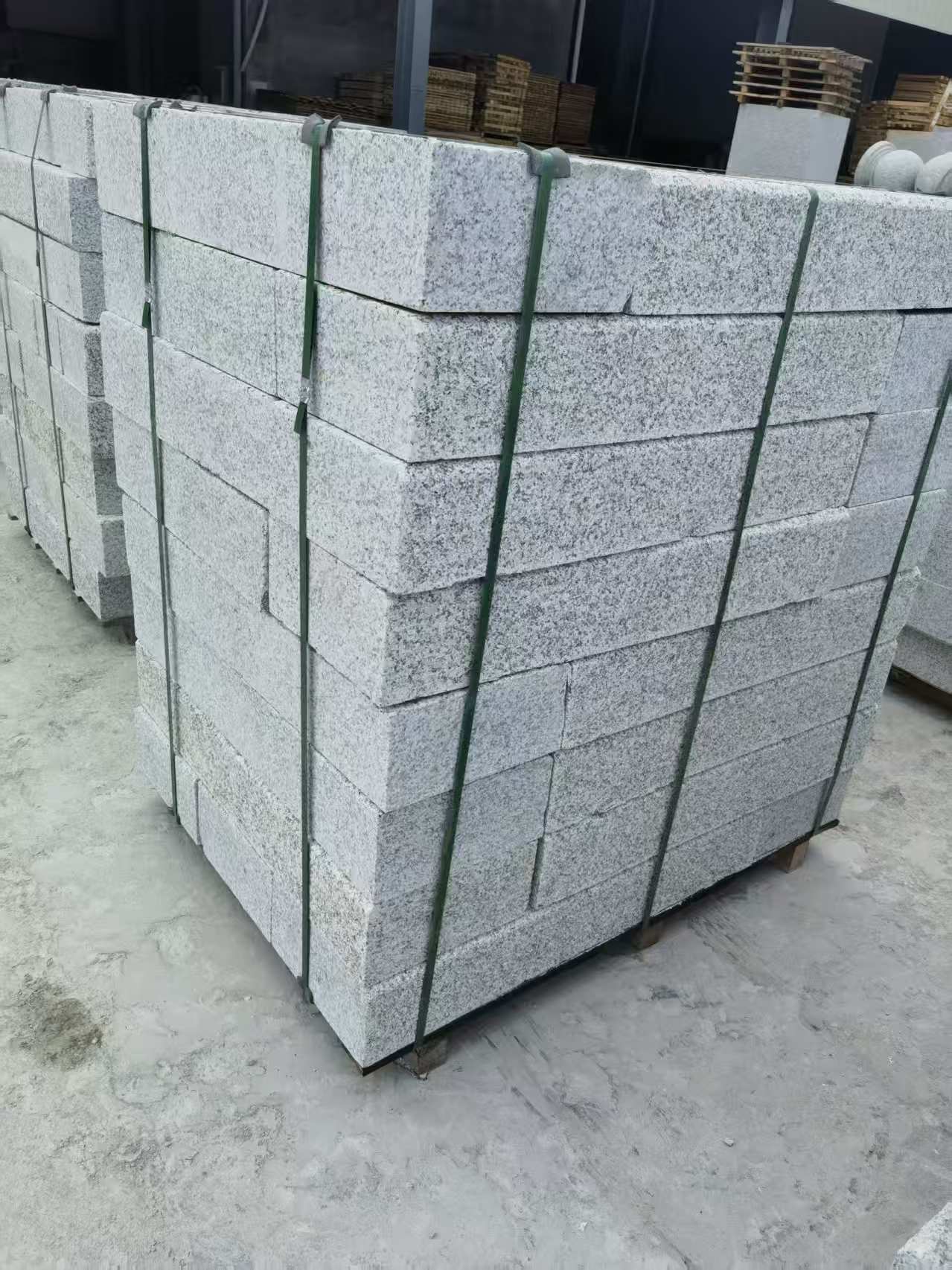 齐齐哈尔 芙蓉白火烧两面路沿石