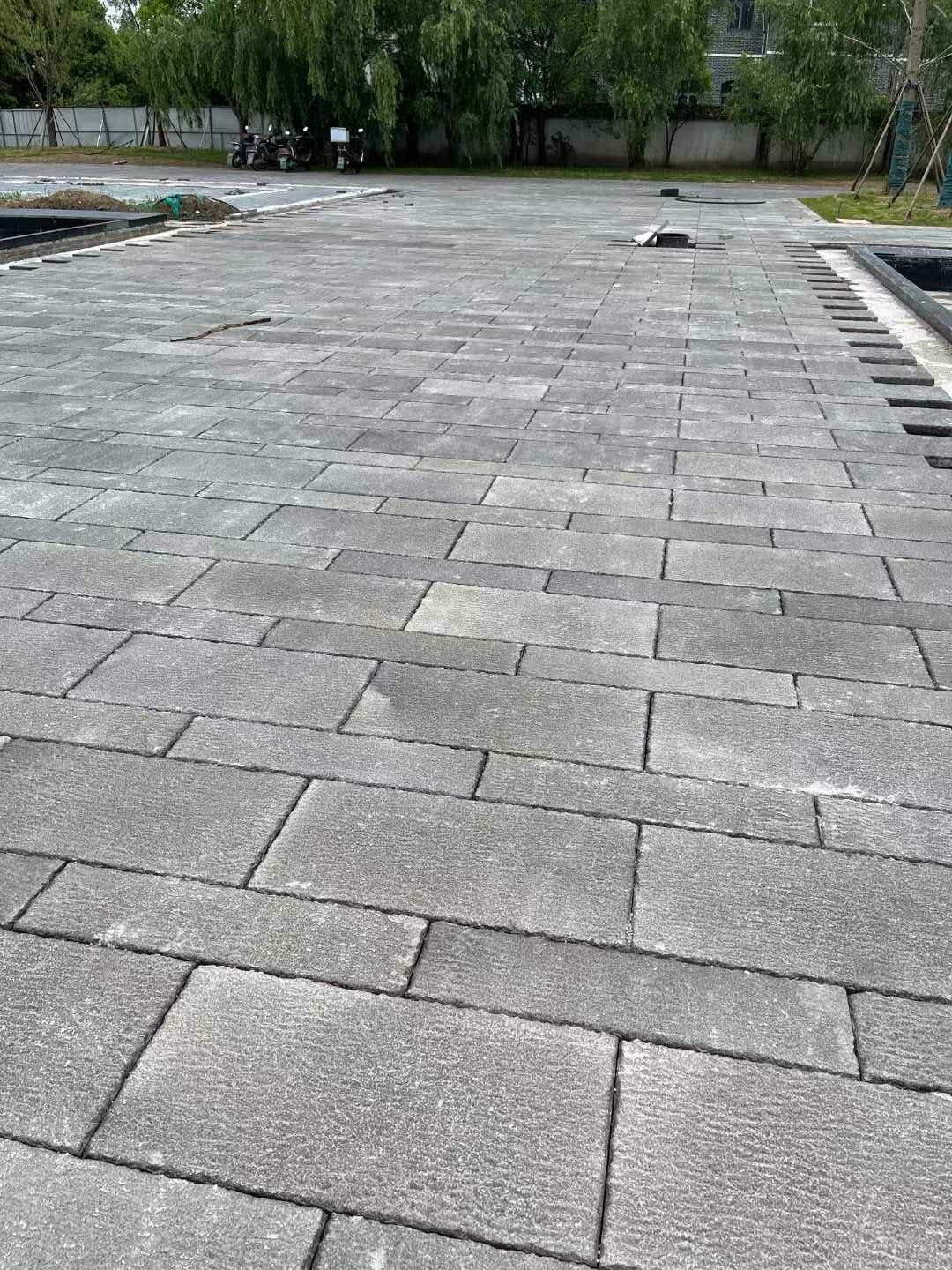 齐齐哈尔 工地仿古石铺装现场实拍