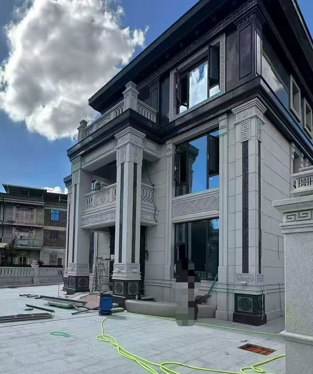 齐齐哈尔 别墅干挂，芝麻白与芝麻黑完美配合