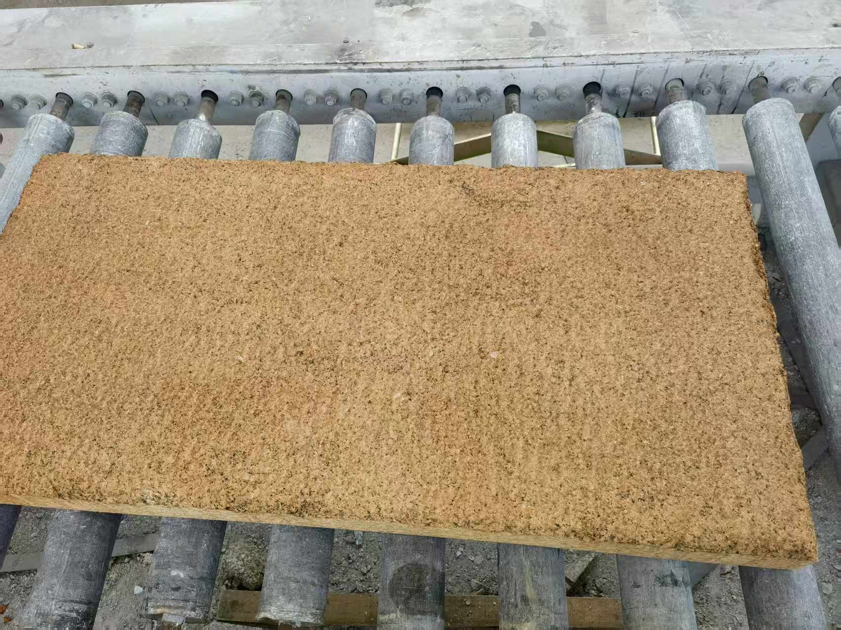 齐齐哈尔 菠萝面老石板，做旧仿古石，流水线生产加工