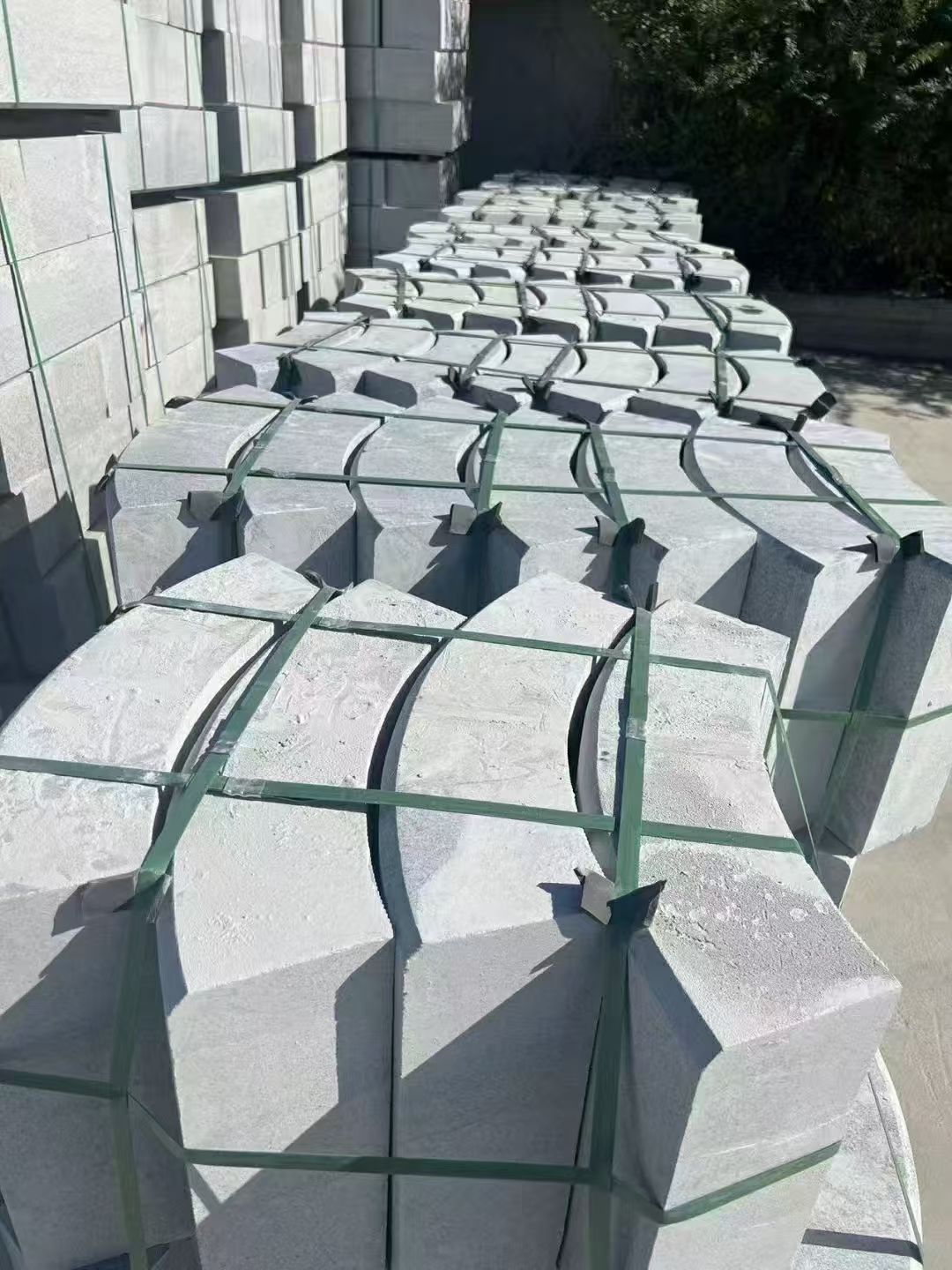 齐齐哈尔 芝麻灰弧形路沿石